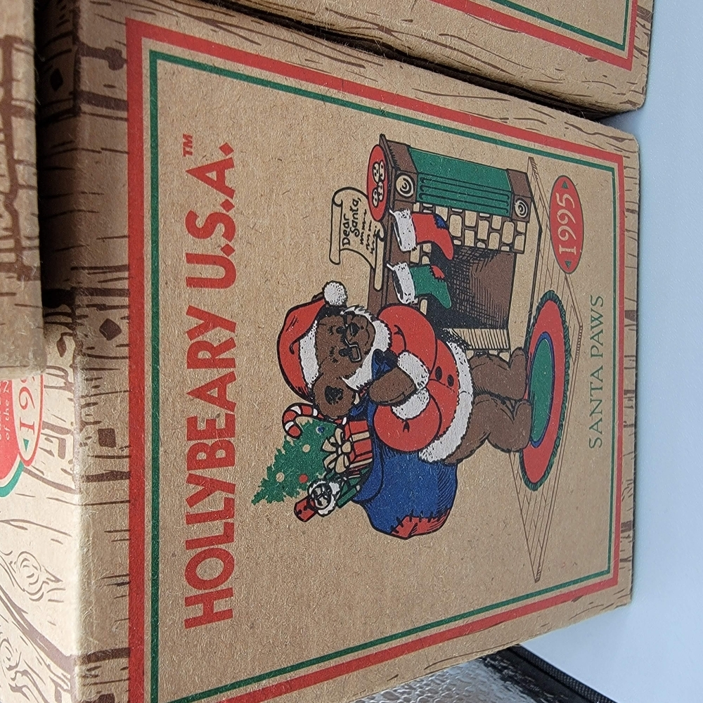 Hollybeary USA Christmas Village Set Of 4 - Picture 16 of 16